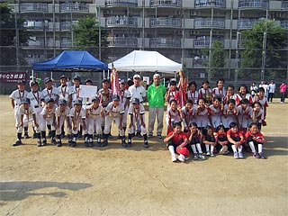 大阪都島ライオンズクラブ 2014年5月25日（日） 都島区スポーツ大会「こどもキック・ソフトボールの部」への協力