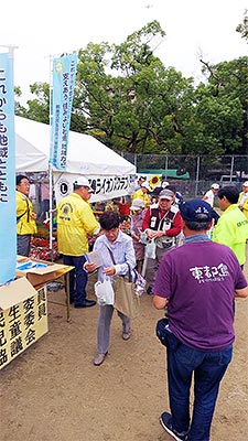 大阪都島ライオンズクラブ 第45回 都島区民祭り 花鉢1,000個の無料配布を実施